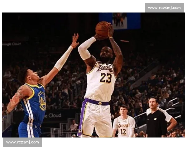 湖人对决勇士经典碰撞赛场瞬间点燃篮球球迷热血记忆巅峰时代篇章